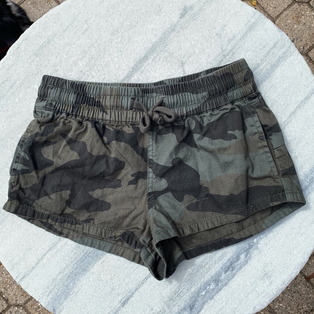 Aritzia TNA Camo Shorts